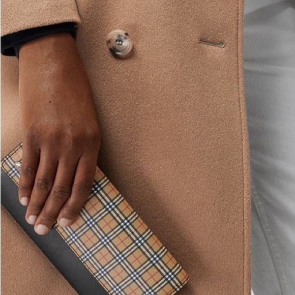 Burberry small check leather crossbody bag with detachable and adjustable strap - Picture 7 of 10